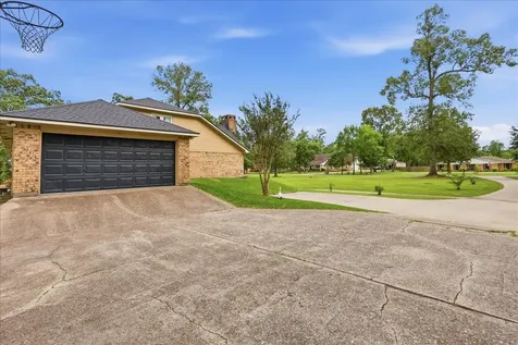 330 W Pineshadows Drive Sour Lake TX 77659