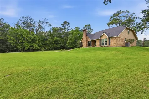 330 W Pineshadows Drive Sour Lake TX 77659