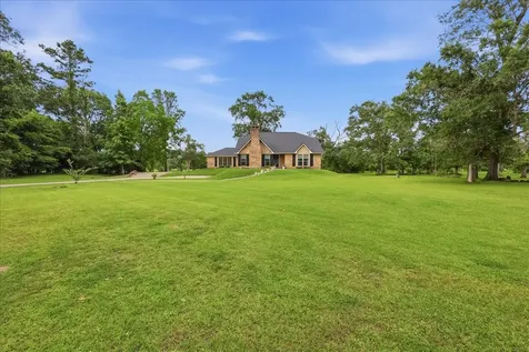 330 W Pineshadows Drive Sour Lake TX 77659