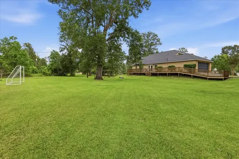 330 W Pineshadows Drive Sour Lake TX 77659