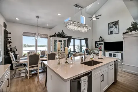 25 Cmdr Runco Lane Taylor Lake Village TX 77586