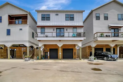 25 Cmdr Runco Lane Taylor Lake Village TX 77586
