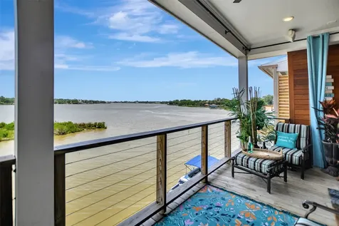 25 Cmdr Runco Lane Taylor Lake Village TX 77586