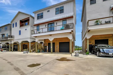 25 Cmdr Runco Lane Taylor Lake Village TX 77586