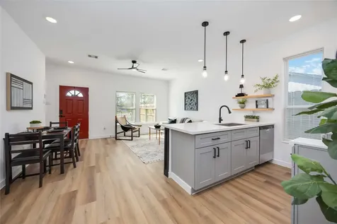 5811 Senior Street A Houston TX 77016