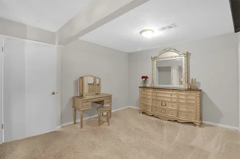 110 S 9th Street Highlands TX 77562