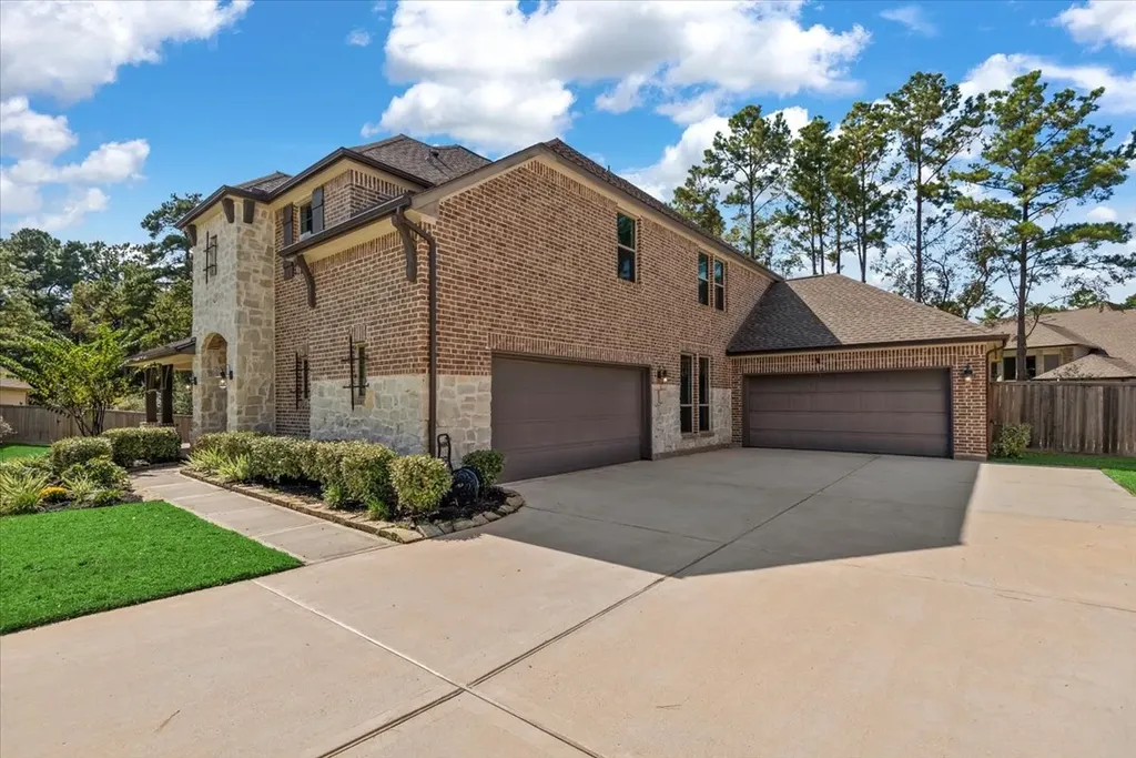 207 Ladner Court Willis TX 77318