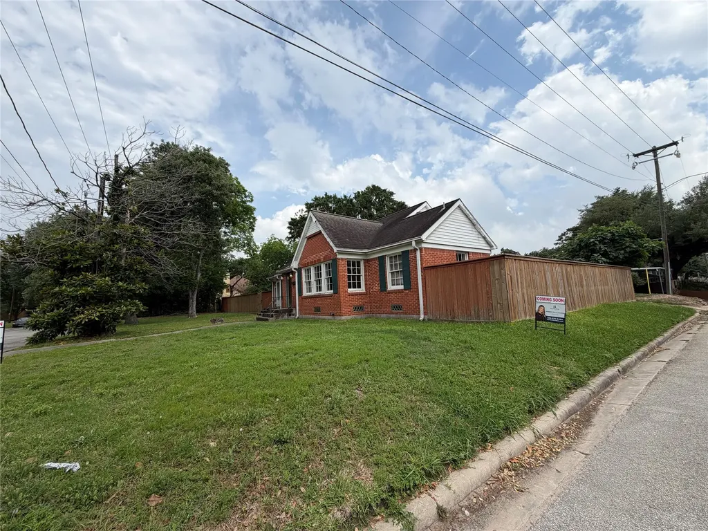 500 Fairbanks Street Houston TX 77009