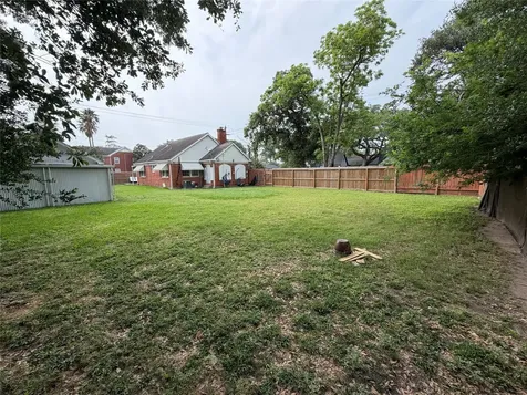 500 Fairbanks Street Houston TX 77009
