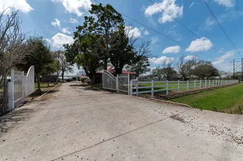 834 County Road 408 El Campo TX 77437