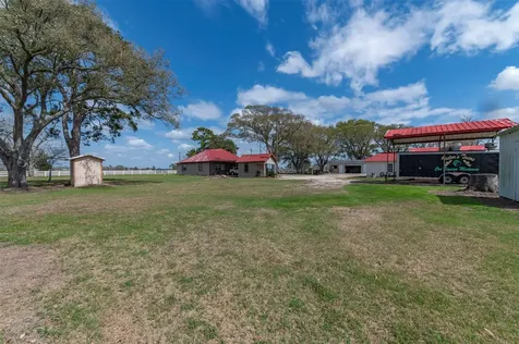 834 County Road 408 El Campo TX 77437