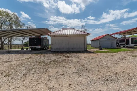 834 County Road 408 El Campo TX 77437