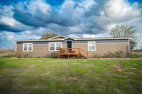 1689 County Road 315 Yoakum TX 77995