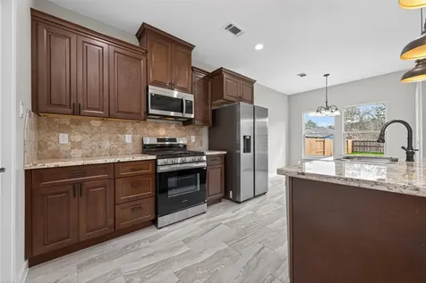 1107 Lyle W Avenue Cleveland TX 77327