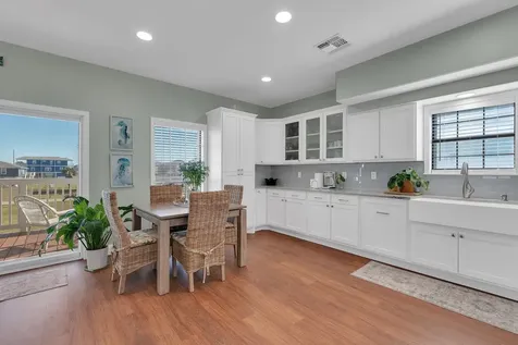 22901 Miramar Street Galveston TX 77554