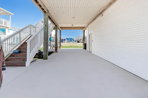 22901 Miramar Street Galveston TX 77554