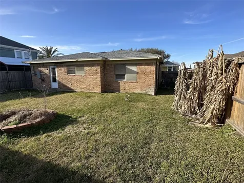 4511 Avenue R 1/2 Galveston TX 77551