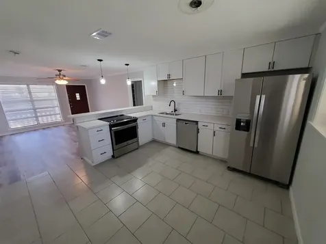 4511 Avenue R 1/2 Galveston TX 77551
