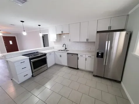 4511 Avenue R 1/2 Galveston TX 77551