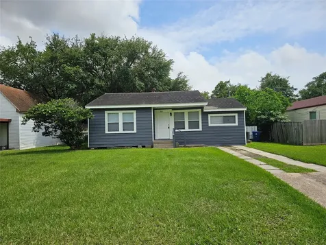 805 17th Avenue N Texas City TX 77590