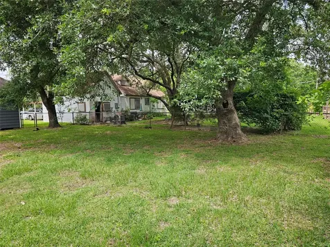 805 17th Avenue N Texas City TX 77590