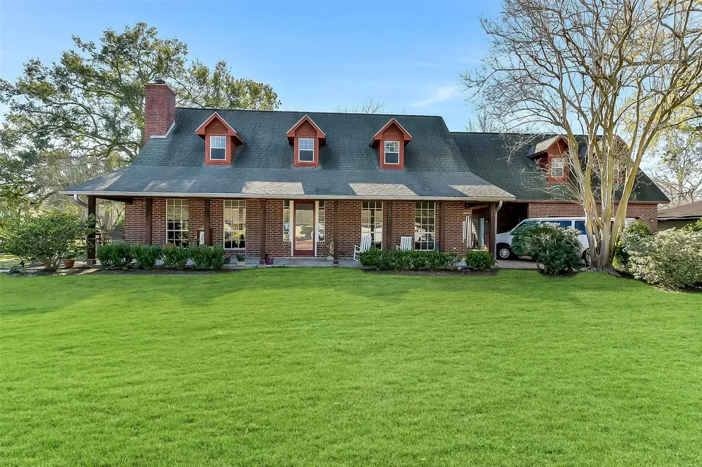 222 Quaker Drive Friendswood TX 77546