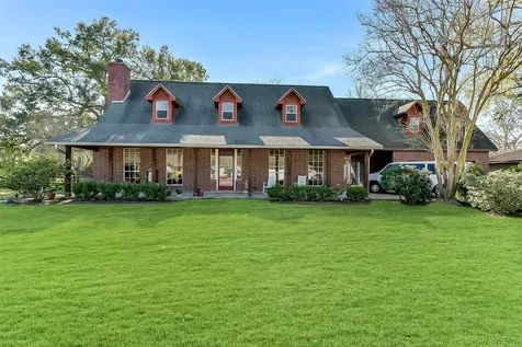 222 Quaker Drive Friendswood TX 77546