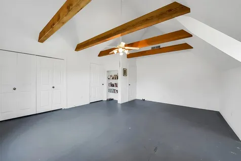 222 Quaker Drive Friendswood TX 77546