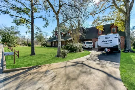 222 Quaker Drive Friendswood TX 77546