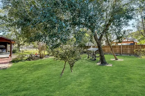 222 Quaker Drive Friendswood TX 77546