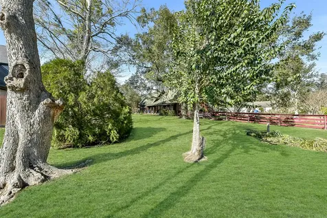 222 Quaker Drive Friendswood TX 77546