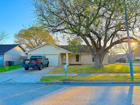 1618 Live Oak Hollow Street Pearland TX 77581