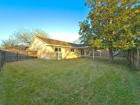 1618 Live Oak Hollow Street Pearland TX 77581