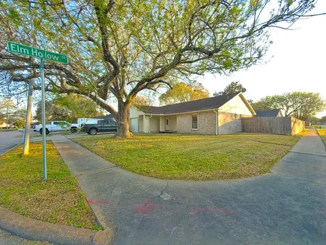 1618 Live Oak Hollow Street Pearland TX 77581