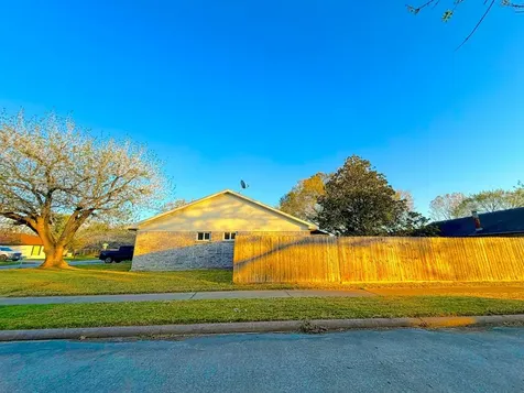 1618 Live Oak Hollow Street Pearland TX 77581