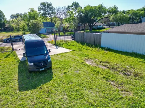3222 Jarvis Street Houston TX 77063