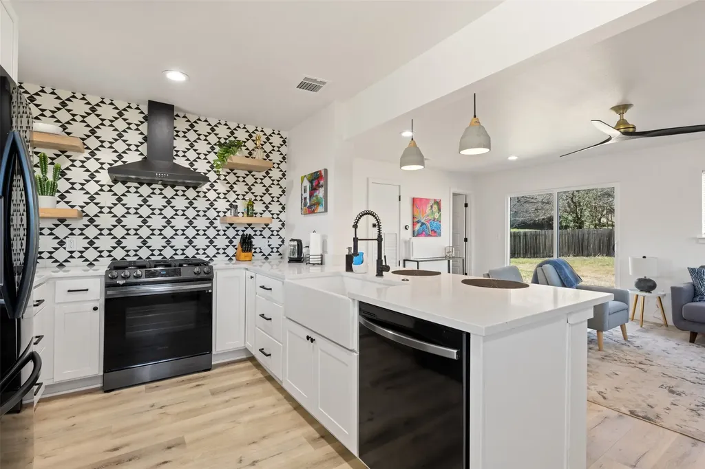 6104 Reicher Drive Austin TX 78723