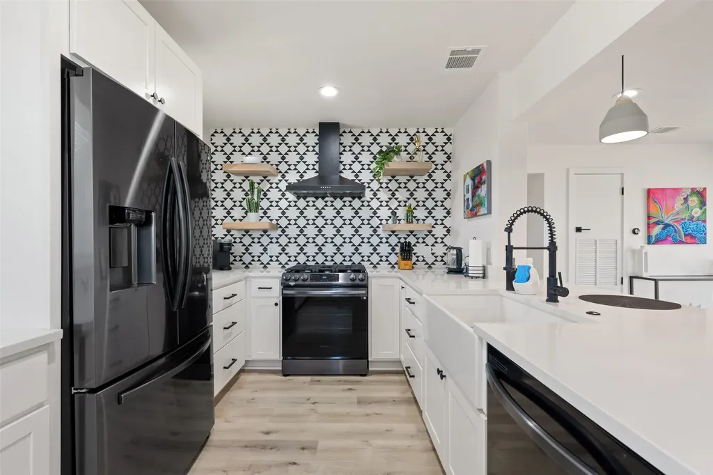 6104 Reicher Drive Austin TX 78723