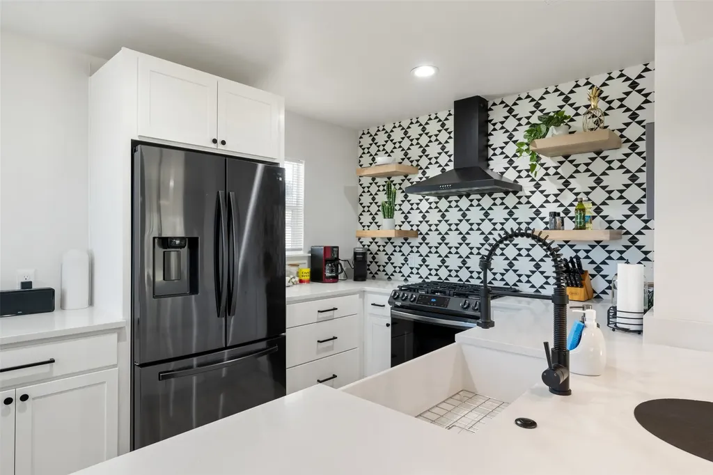 6104 Reicher Drive Austin TX 78723