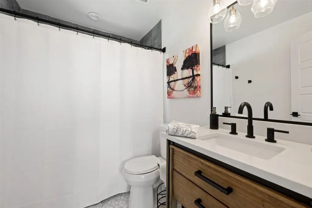 6104 Reicher Drive Austin TX 78723