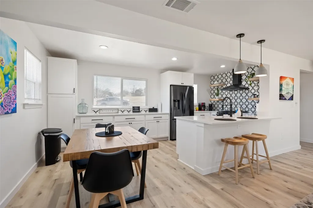 6104 Reicher Drive Austin TX 78723