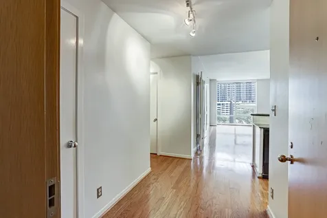 5110 San Felipe Street 64w Houston TX 77056