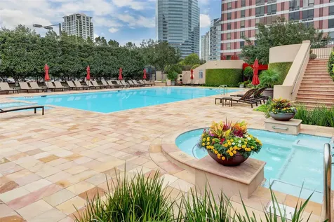 5110 San Felipe Street 64w Houston TX 77056