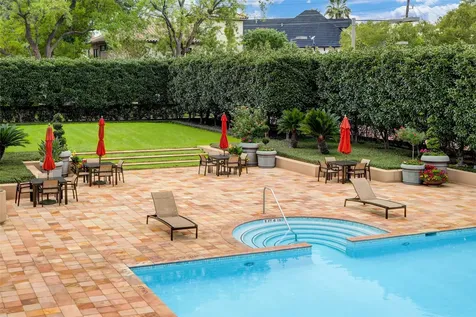 5110 San Felipe Street 64w Houston TX 77056
