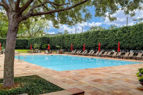 5110 San Felipe Street 64w Houston TX 77056