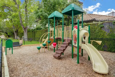 5110 San Felipe Street 64w Houston TX 77056