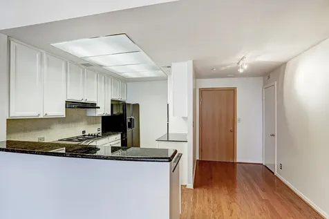 5110 San Felipe Street 64w Houston TX 77056