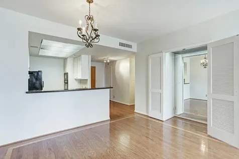 5110 San Felipe Street 64w Houston TX 77056