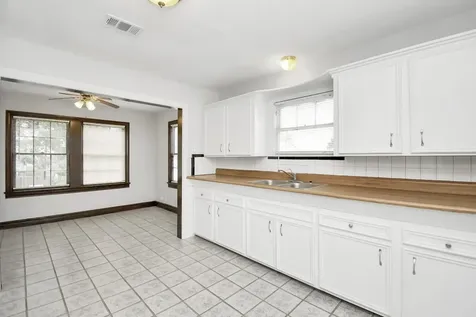 109 Amundsen Street Houston TX 77009