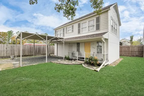 109 Amundsen Street Houston TX 77009
